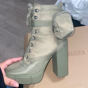 Steve Madden olive green boots